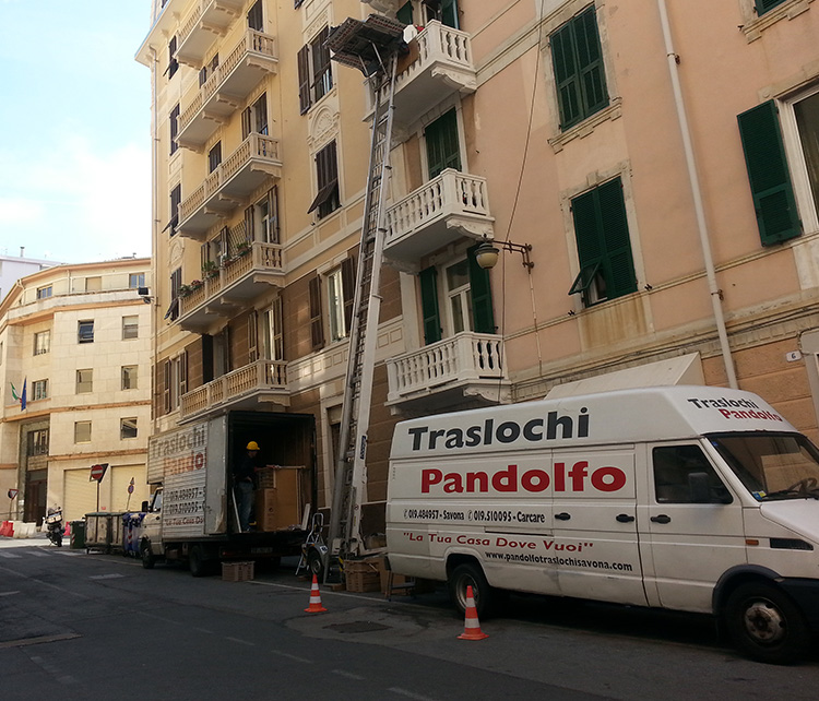 Informazioni Utili 3 - Traslochi a Savona traslochi pandolfo camion medio furgone montacarica 2 - Traslochi a savona